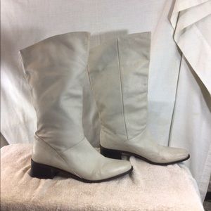 Woman’s Sz 10M Cream Color Boots Made In Brazil